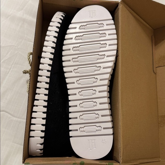 Ilse Jacobsen Black Slip-On Shoes with White Soles Tulip Shoes - Picture 2 of 4